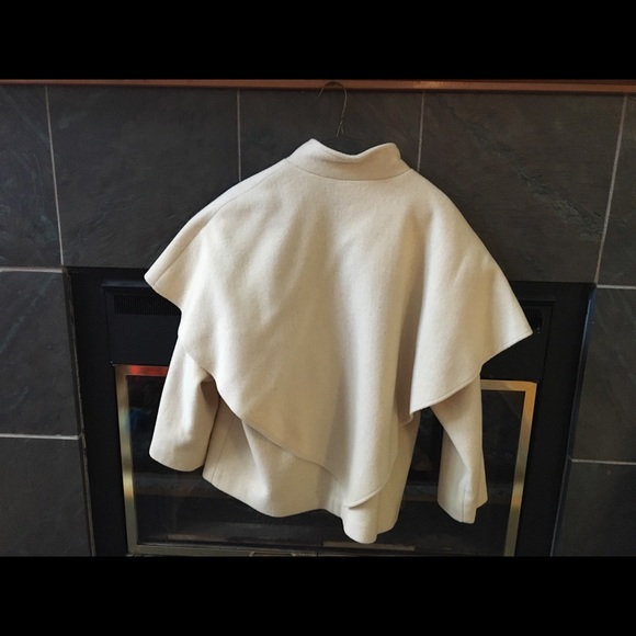 Gorgeous cream coat with dramatic cape accent - Picture 4 of 6